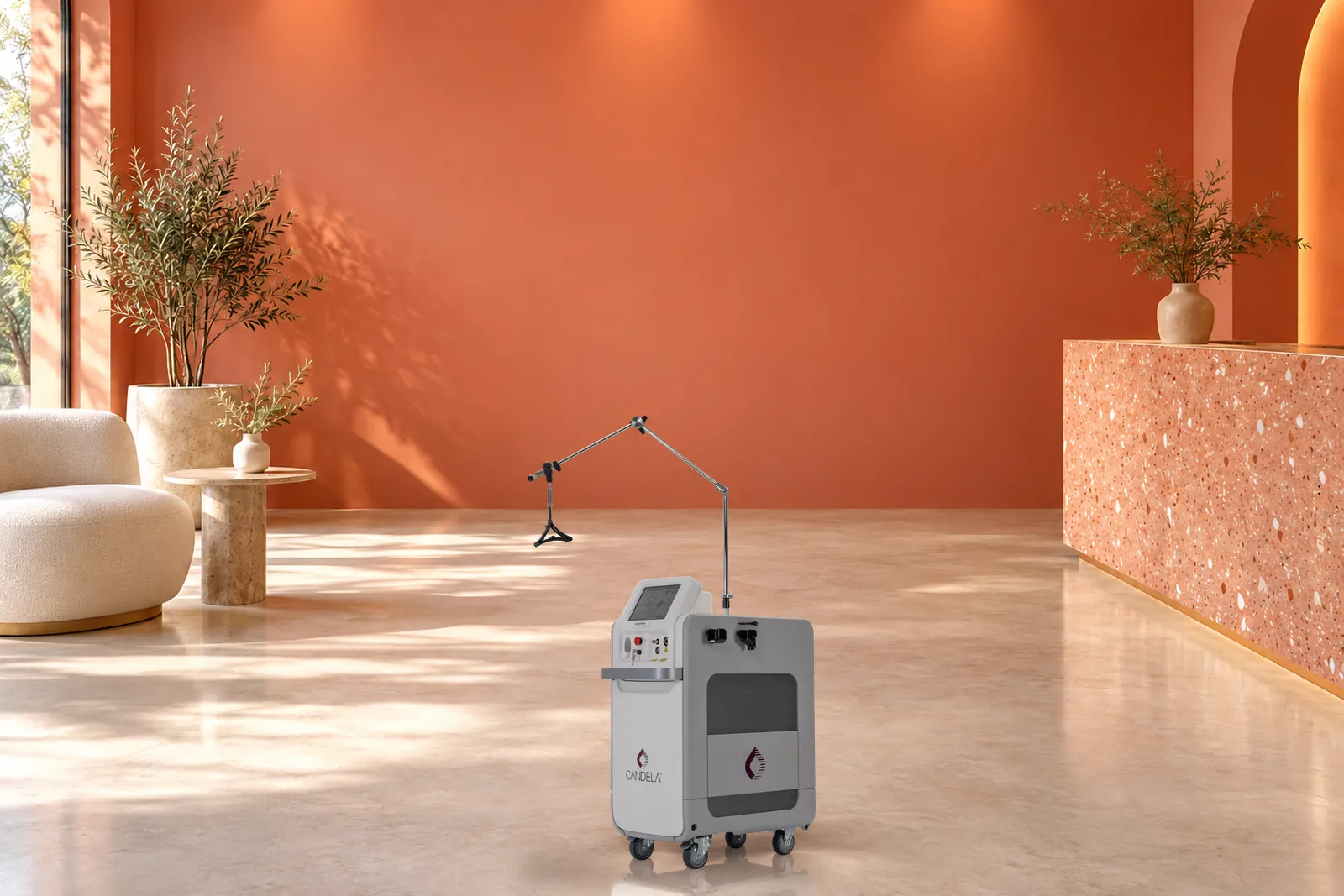 Equipo GentleMax Pro Plus en una sala de pared coral