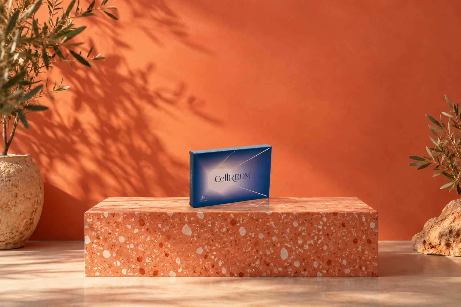 Caja de CellREDM sobre una base de terrazo
