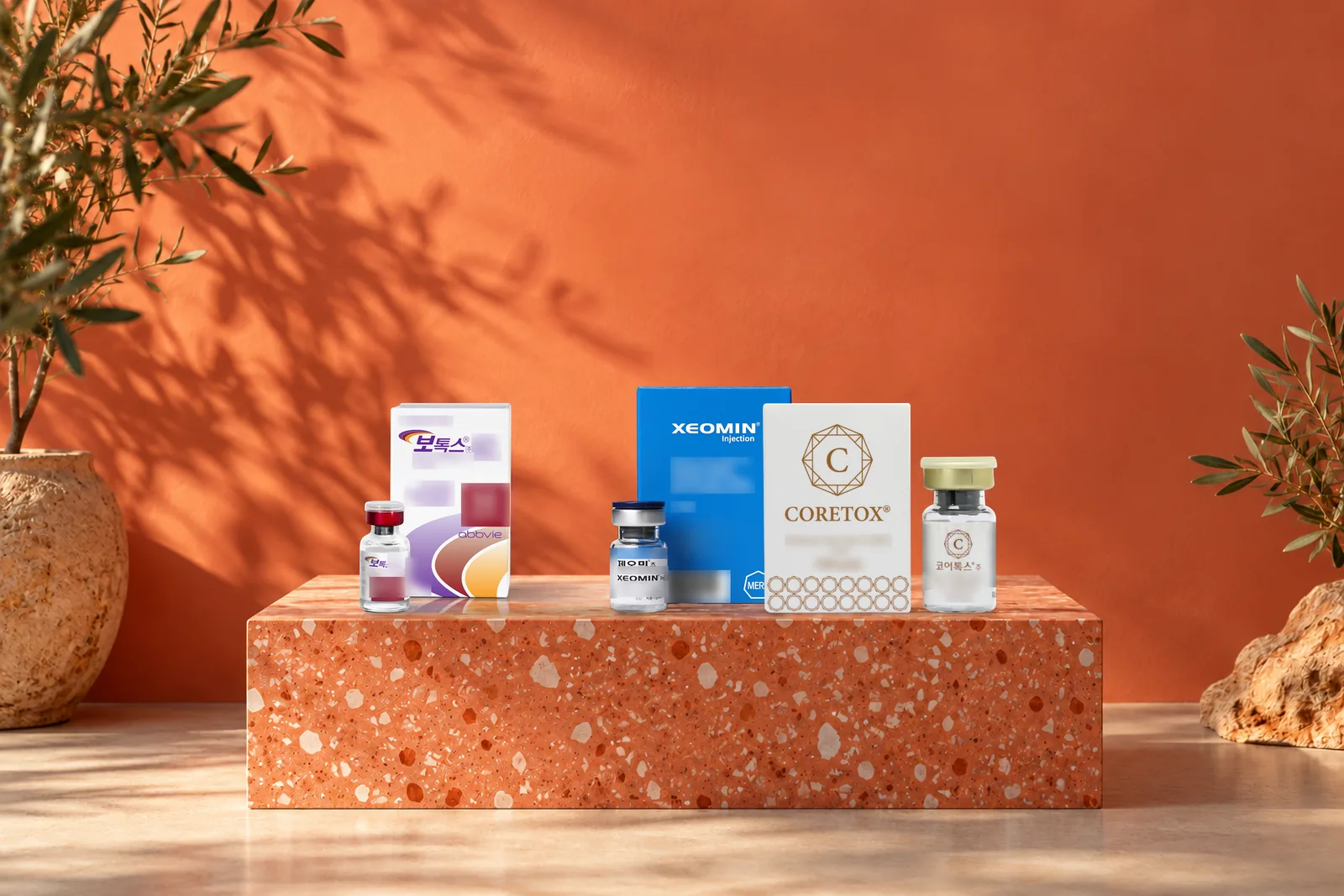 Cajas y viales de productos de toxina botulínica sobre una base de terrazo